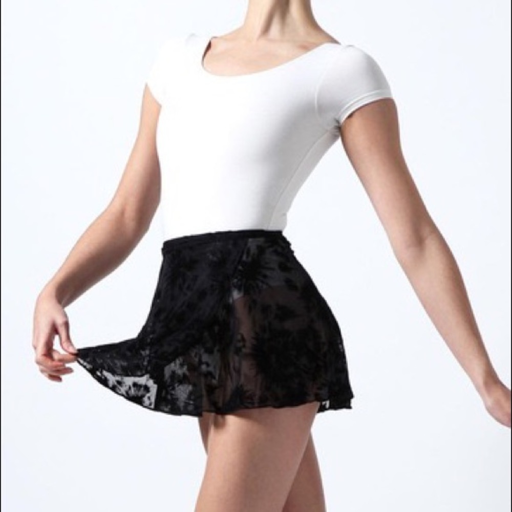 Intermezzo flocked mesh and velvet wrap skirt NWOT